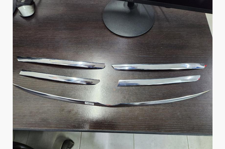 Mercedes ML W163 1997-2005 SALE! Chrome Trim Covers for Grille Edge Photo 1