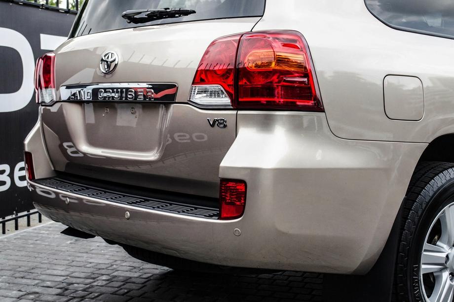 Toyota Land Cruiser 200 2007-2021 Tail Lights 2007-2015 (OEM) Image