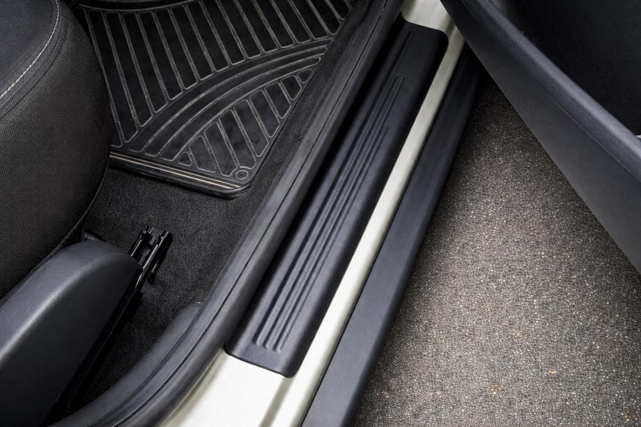 Renault Duster 2008–2017 Interior door sill protectors EuroCap (4 pcs, ABS) Photo 1