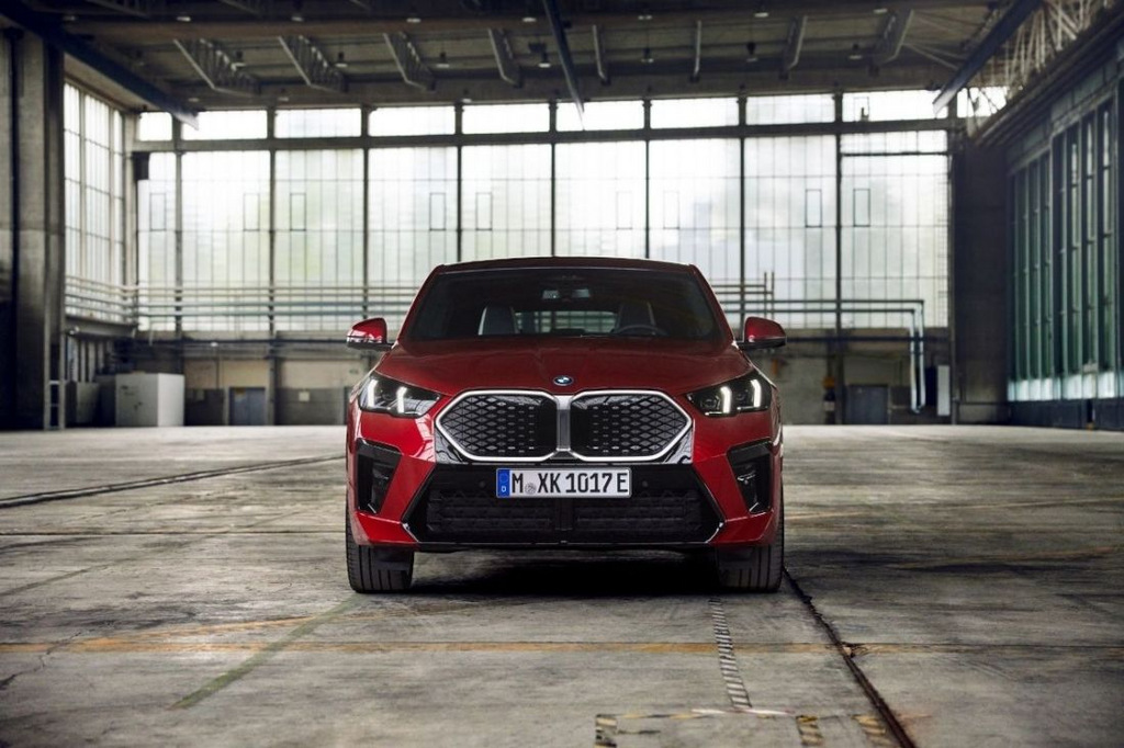 Electric compact crossover BMW iX2