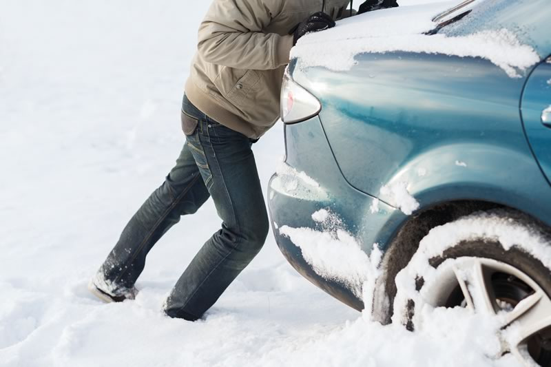 What to do if the car is stuck in the snow?