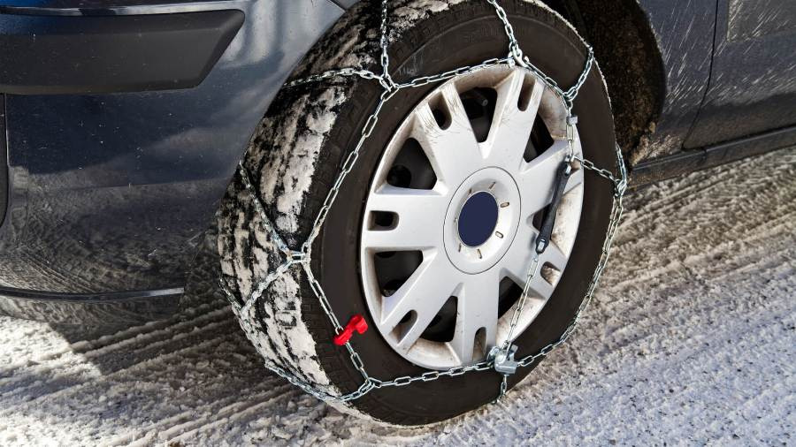 Why do you need chains on wheels and how to use them correctly