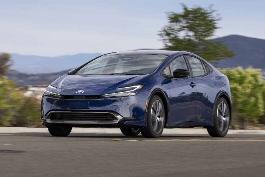 Review of the new generation of the Toyota Prius hybrid model