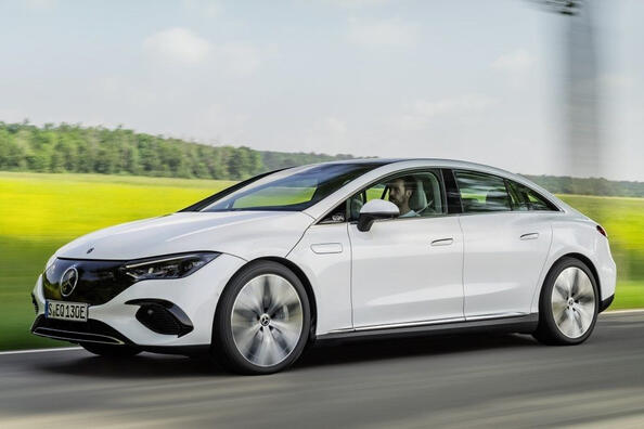 Review of the Mercedes-Benz EQE (V295) electric sedan