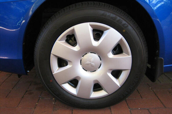 How to choose car wheel caps: tips and recommendations