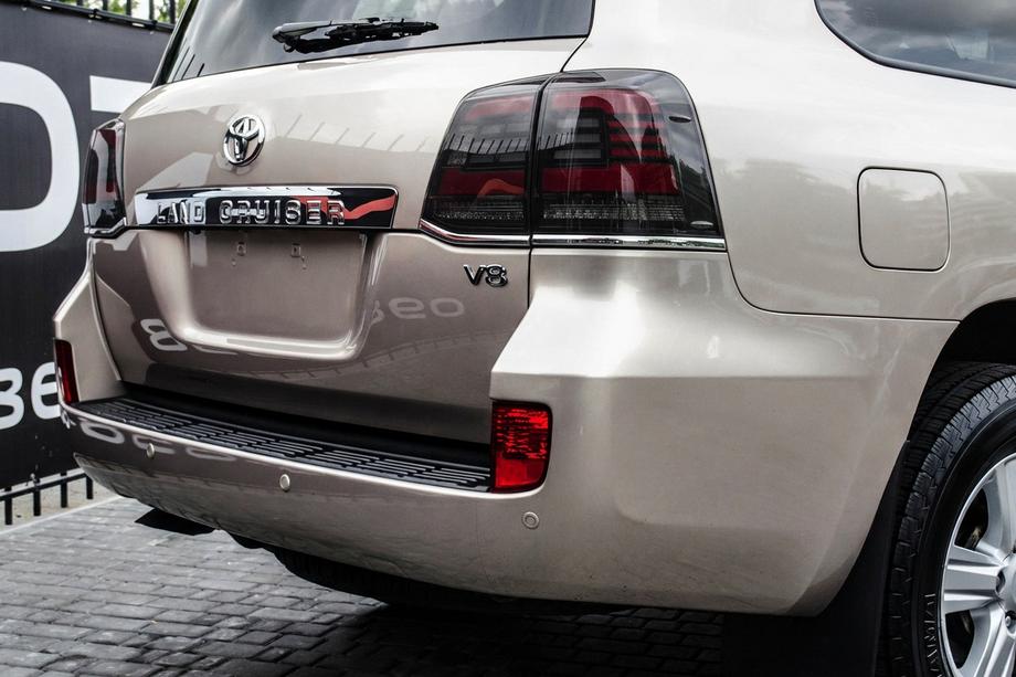 Toyota Land Cruiser 200 2007-2021 Tail Lights 2008-2015 (Sequential Red) Image