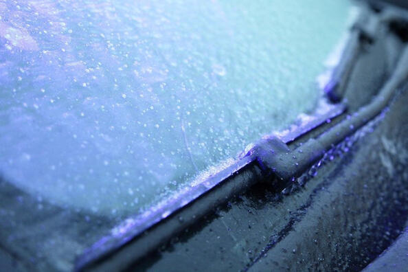 How to prevent wipers from freezing to the car glass?