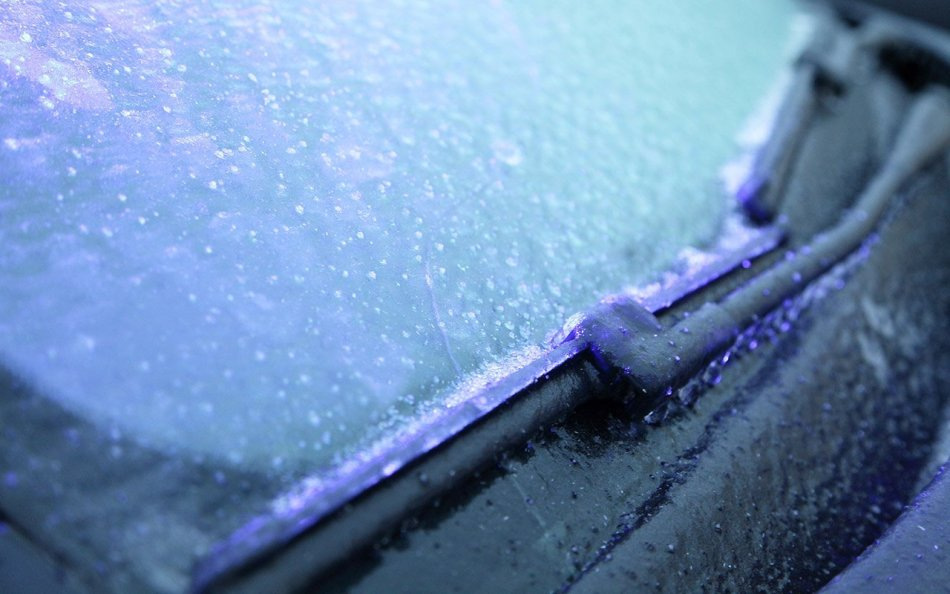 How to prevent wipers from freezing to the car glass?