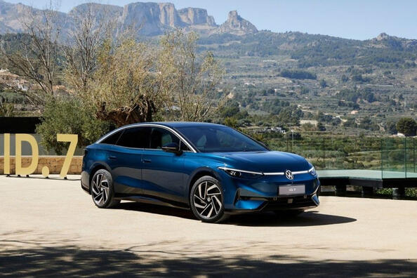 Review of the Volkswagen ID.7 electric rear-wheel drive liftback