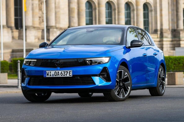 Electric compact hatchback Opel Astra Electric
