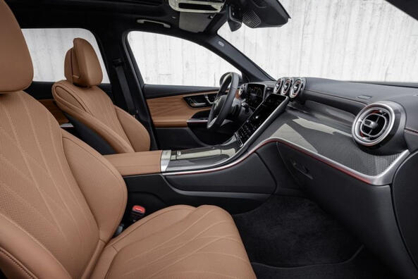 Review of the all-wheel drive crossover of the second generation Mercedes-Benz GLC Photo 6
