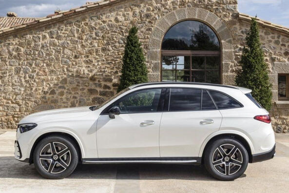 Review of the all-wheel drive crossover of the second generation Mercedes-Benz GLC Photo 2