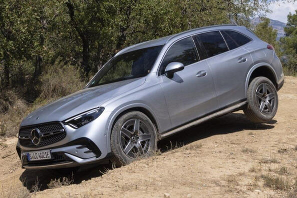 Review of the all-wheel drive crossover of the second generation Mercedes-Benz GLC Photo 1