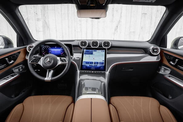 Review of the all-wheel drive crossover of the second generation Mercedes-Benz GLC Photo 5