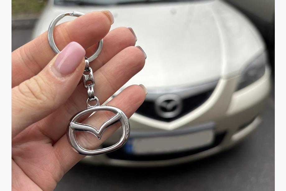 Mazda Metal Keychain with Mazda Logo Image
