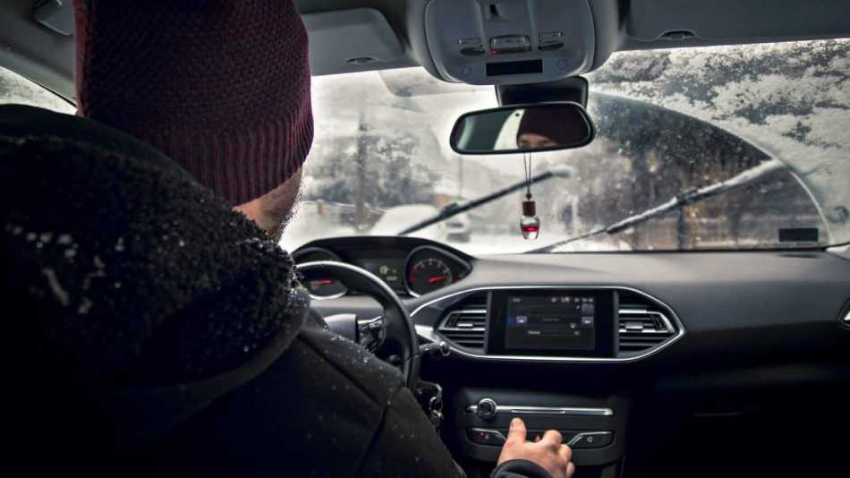 How to quickly and correctly warm the interior of a car in winter?