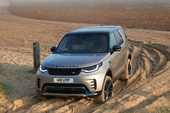 Review of the fifth generation of the Land Rover Discovery SUV