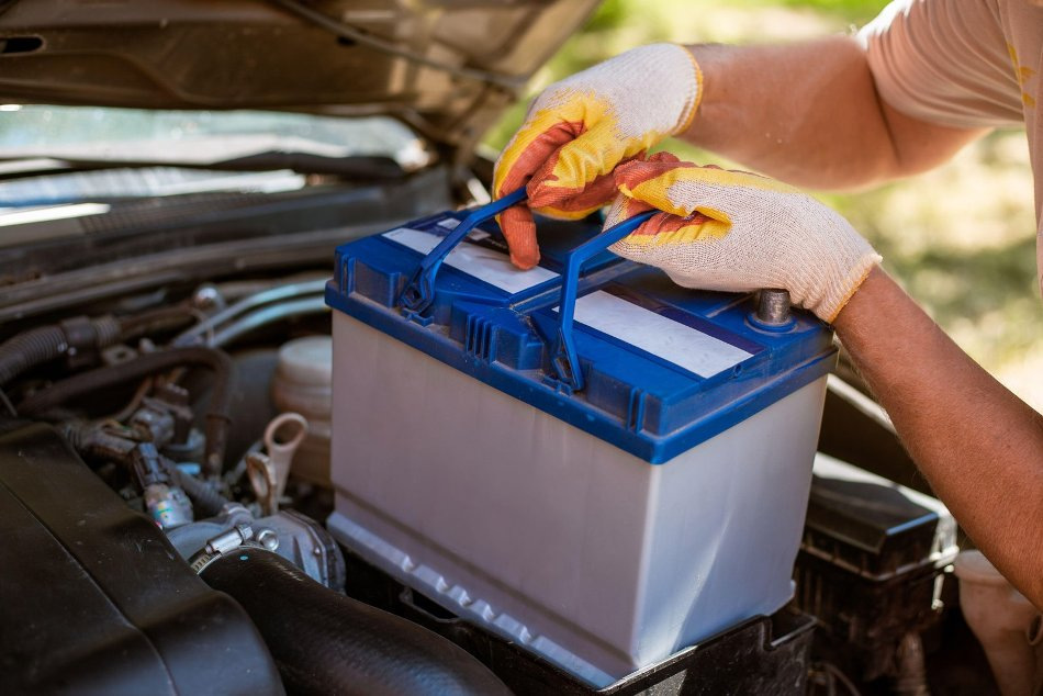 How to understand that it is time to change the car battery?