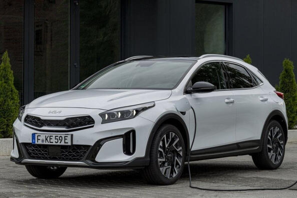 Review of the updated KIA XCeed off-road hatchback