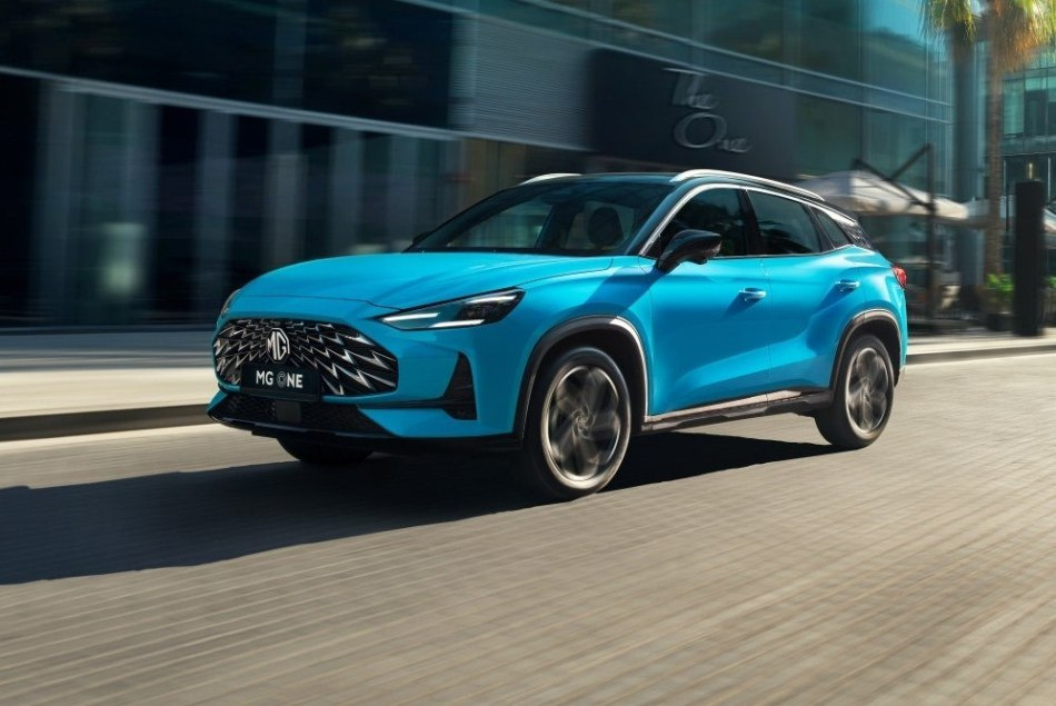 Overview of the compact front-wheel drive crossover MG ONE