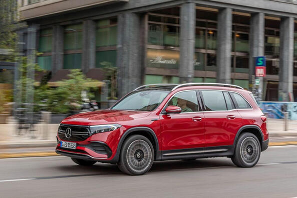 Mercedes-Benz EQB: an elegant electric crossover