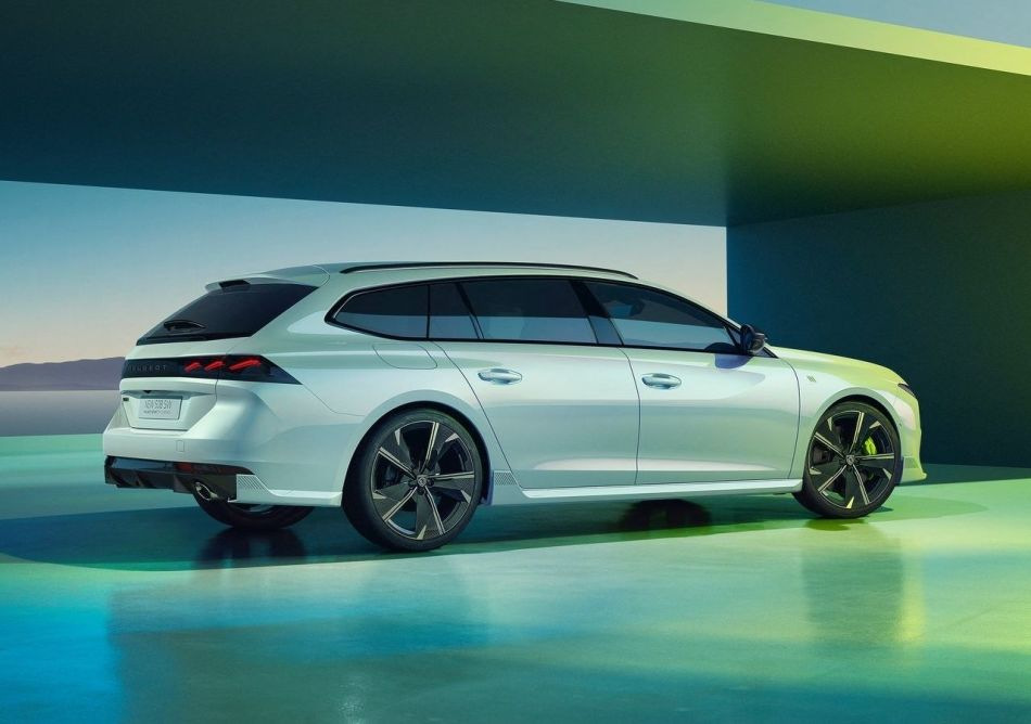 Review of the updated Peugeot 508 SW station wagon