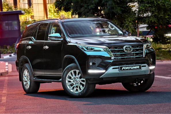 Toyota Fortuner: the embodiment of a modern SUV Photo 3