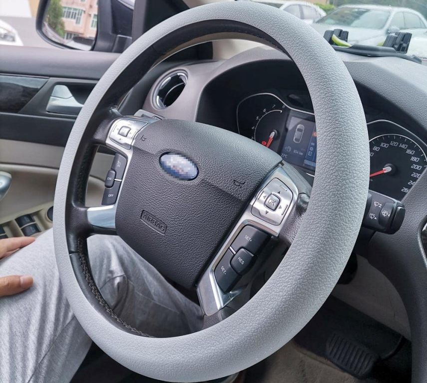 How to choose a car steering wheel cover