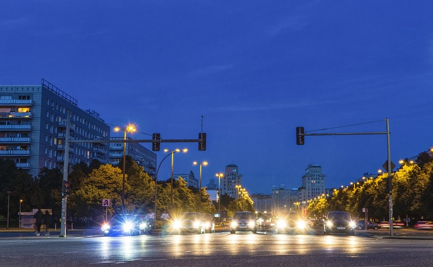 Xenon or halogen: how to choose lamps for your car