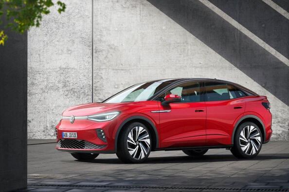 Review of all-wheel drive electric crossover Volkswagen ID.5 GTX Photo 1