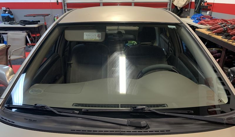 We get rid of scratches on the car glass: effective methods and recommendations
