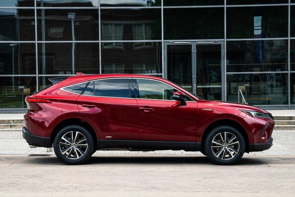 Review of the second generation of the Toyota Venza crossover