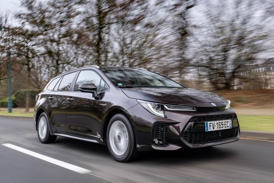 Suzuki Swace: a practical station wagon with a hybrid «heart»