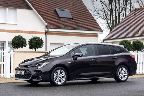 Suzuki Swace: a practical station wagon with a hybrid «heart»