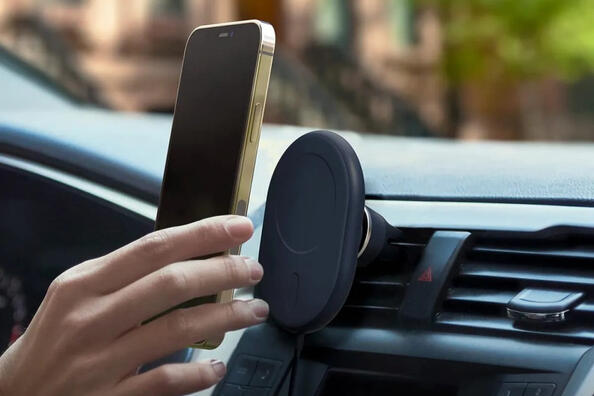 How to choose a phone holder: a guide for car owners