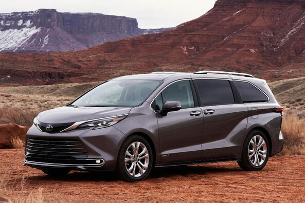 Review of the fourth generation Toyota Sienna minivan