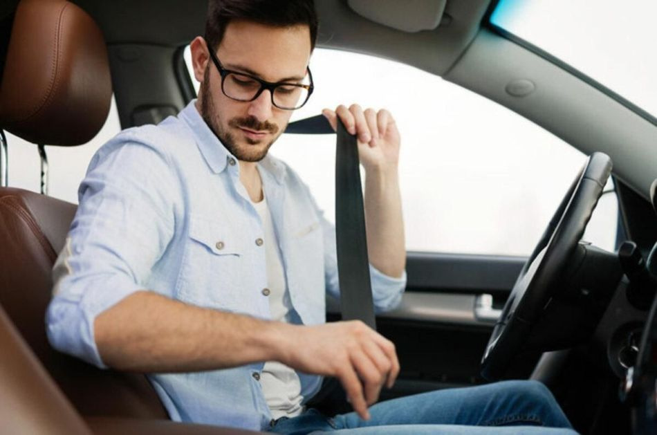 How to use seat belts correctly