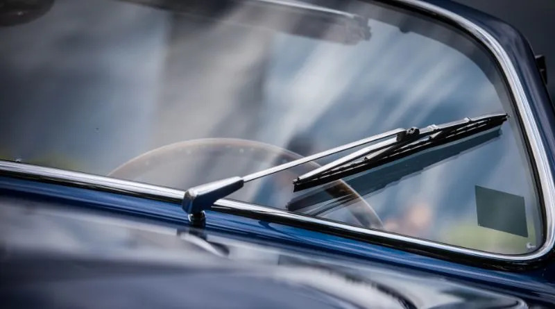 How to restore the transparency of the car glass?