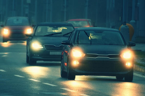 How to properly use car lights?