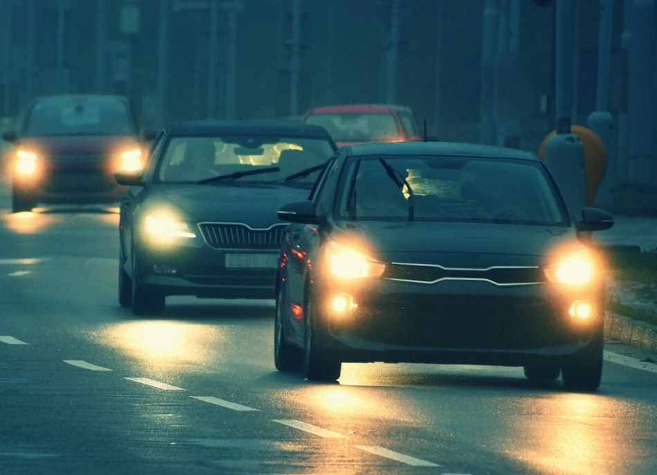 How to properly use car lights?