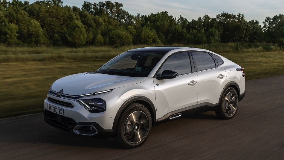 Review of the Citroen e-C4 X electric cross-sedan