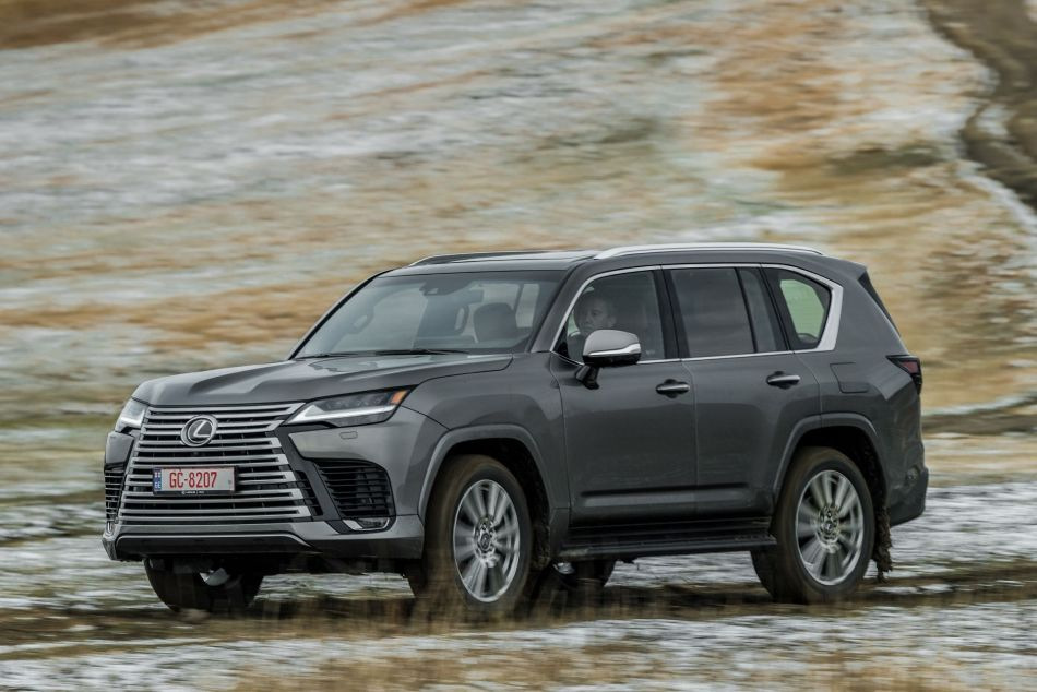 Overview of the Lexus LX SUV of the fourth incarnation