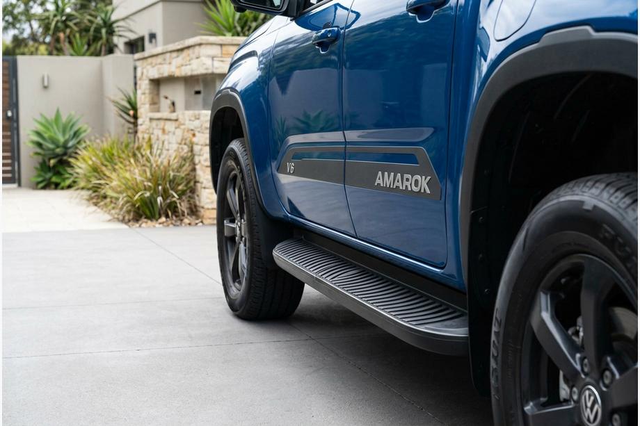 Volkswagen Amarok 2022- Side Steps Tayga Black (2 pcs, Aluminum) Image