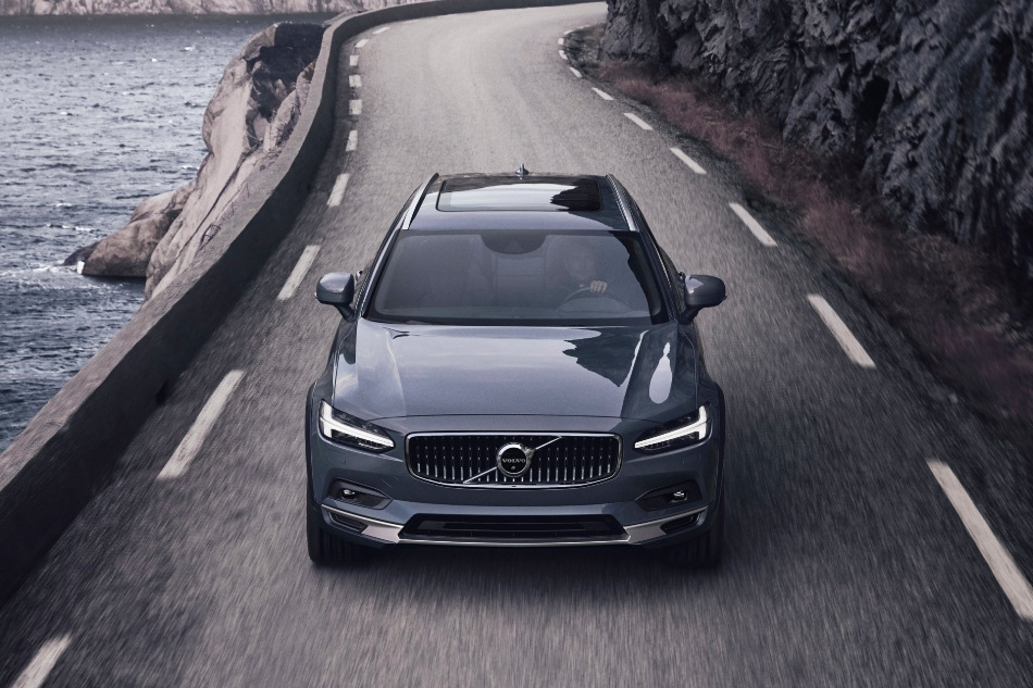 Volvo V90 Cross Country: a review of the all-terrain vehicle
