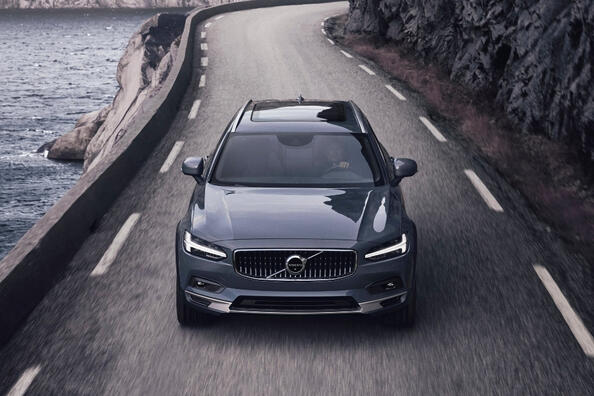 Volvo V90 Cross Country: a review of the all-terrain vehicle