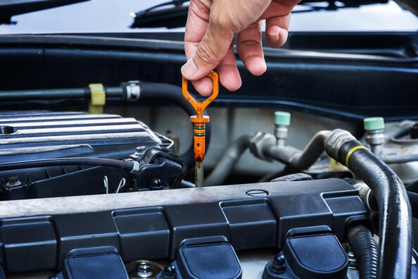 How to correctly check the oil level in the engine