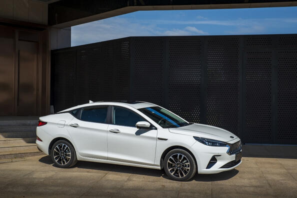 JAC J7 liftback review