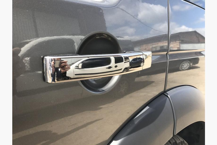 Land Rover Discovery III 2004–2009 Chrome Door Handle Covers (4 pcs, Stainless Steel) Image