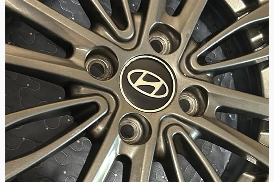Hyundai Black wheel center caps hyun60tur-bl (59mm to 55mm, 4 pcs) Image