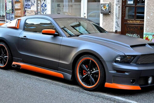 Bodywork: carbon or plastic, for a sporty or elegant look